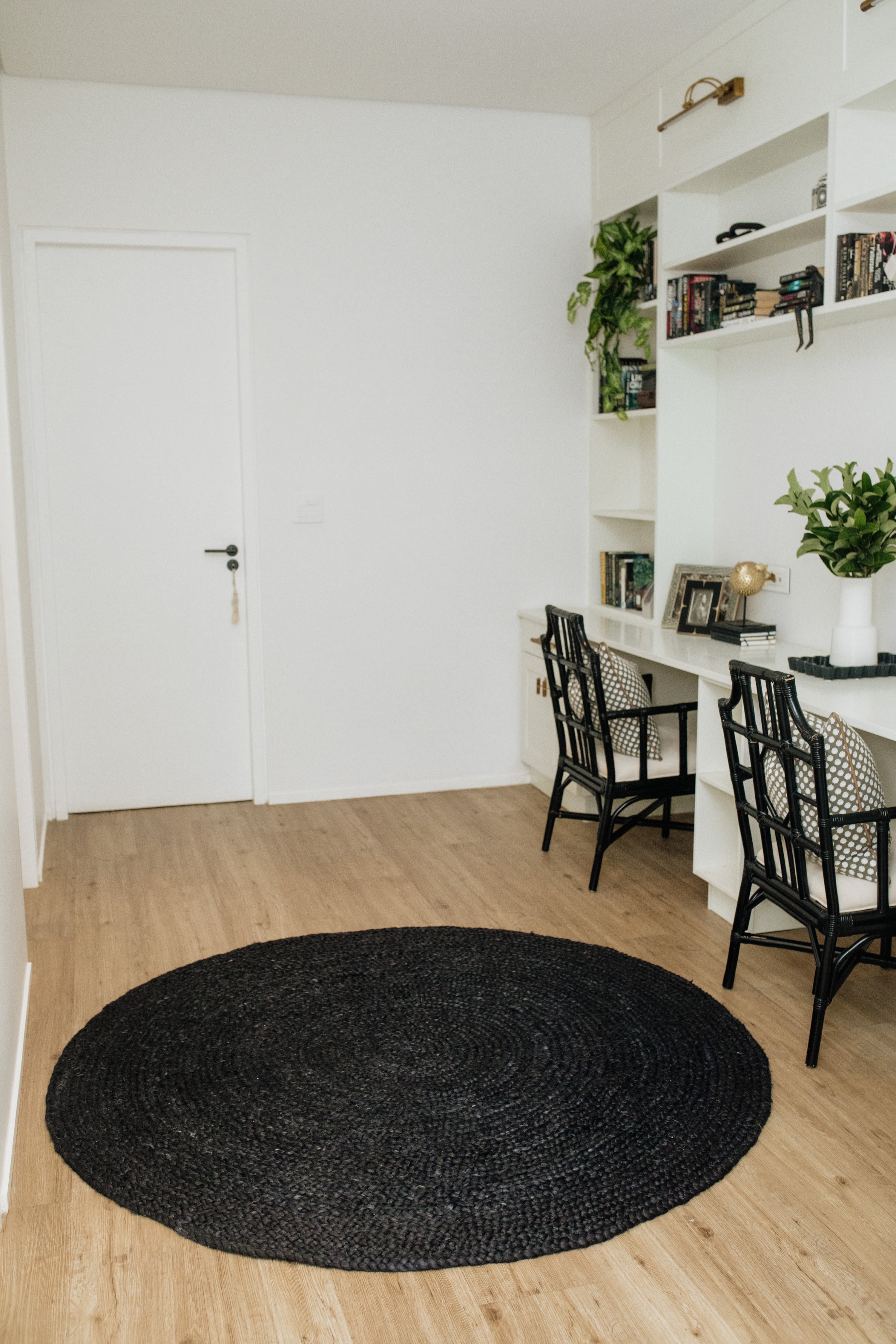 Black Round Jute Rug