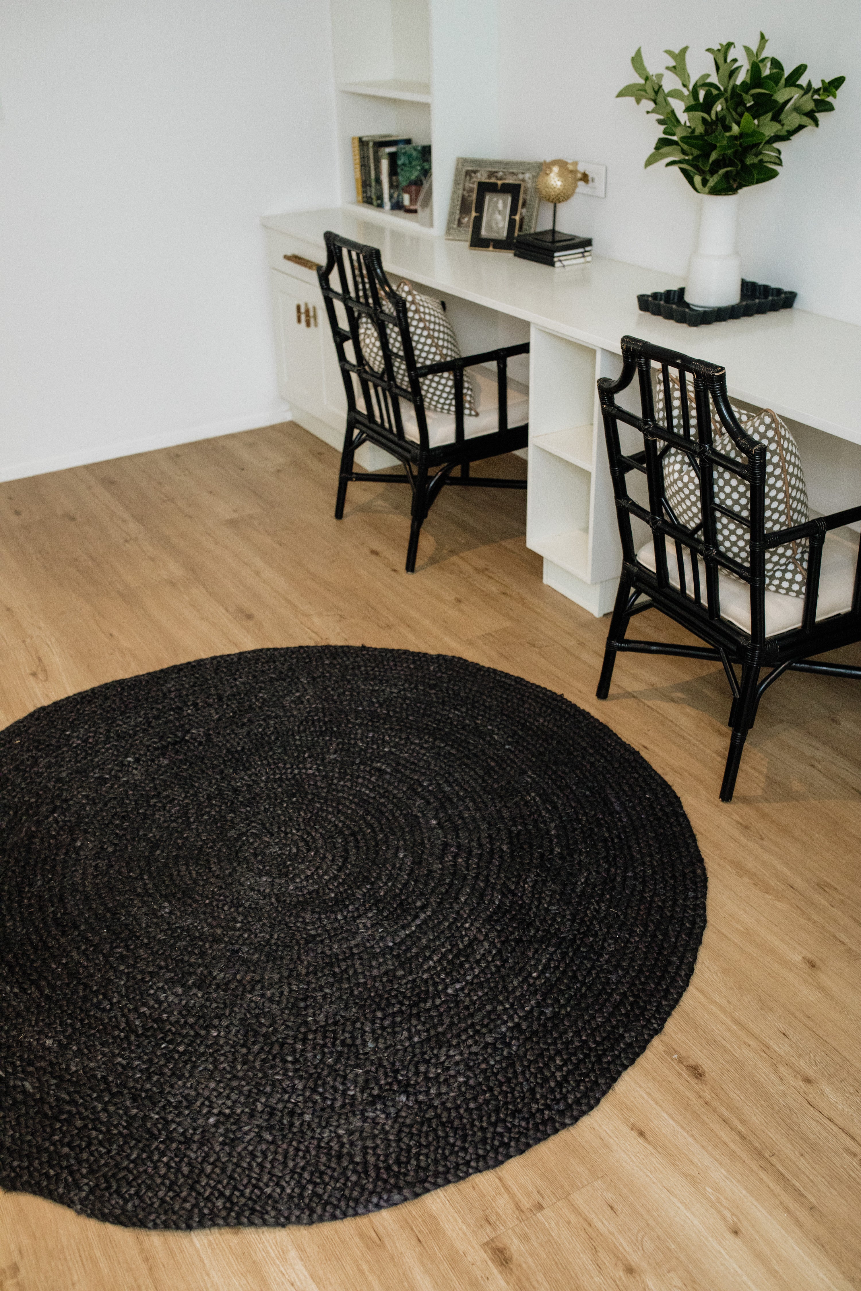 Black Round Jute Rug