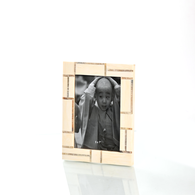 Resin Marbled with Chiselled Horn Frame | Ivory