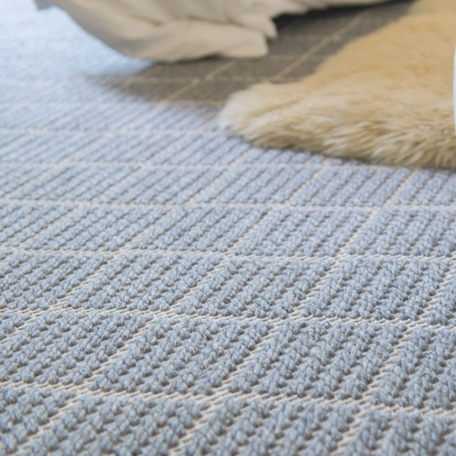 P.E.T Chunky Jacquard Dark Grey & White Rug