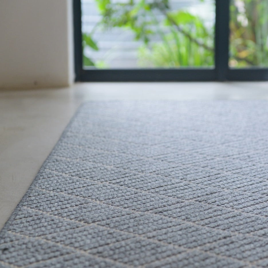 P.E.T Chunky Jacquard Dark Grey & White Rug