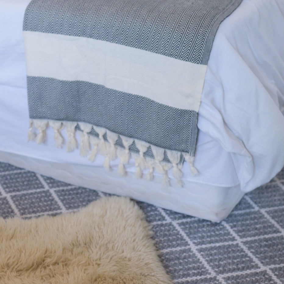 P.E.T Chunky Jacquard Dark Grey & White Rug