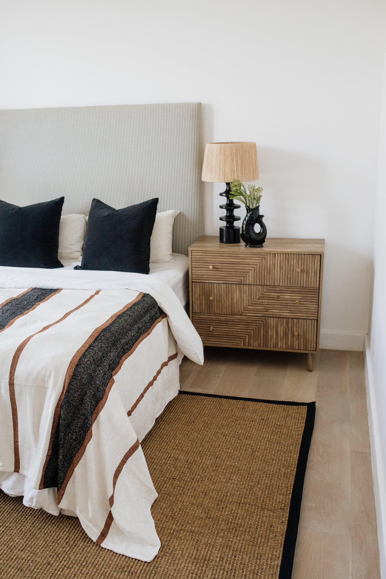 Small Stepped Lamp Base | Black
